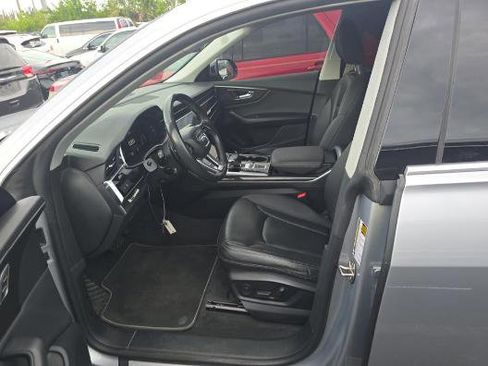 Used 2019 Audi Q8 Premium Plus w/ Premium Plus AWD/4WD image 4
