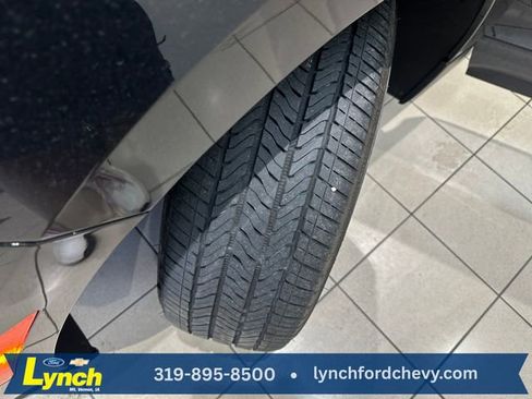 Used 2023 Chevrolet Equinox LT image 29