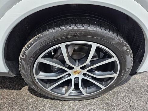 Used 2019 Porsche Cayenne AWD/4WD image 24