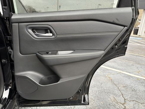 Used 2024 Nissan Rogue SL w/ SL Premium Package image 16