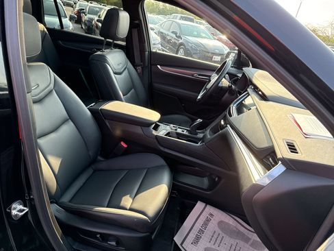Used 2025 Cadillac XT6 Luxury FWD image 27