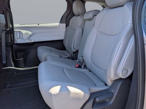 Used 2025 Toyota Sienna XLE w/ XLE Plus Package FWD image 14