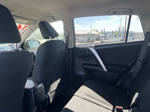 Used 2016 Toyota RAV4 LE AWD/4WD image 7