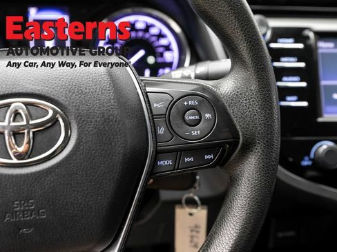 Used 2020 Toyota Camry LE FWD image 15