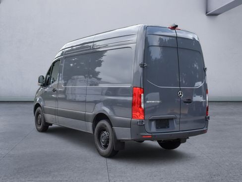 Used 2024 Mercedes-Benz Sprinter 2500 image 4