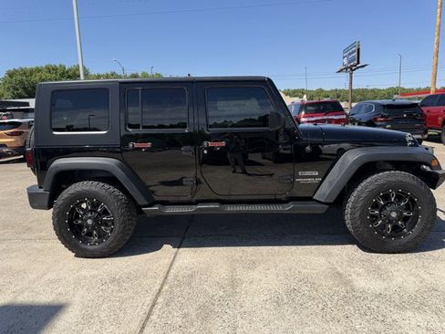 Used 2017 Jeep Wrangler Unlimited Sport AWD/4WD image 4