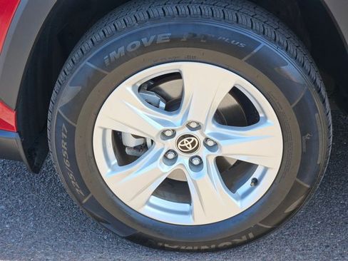 Used 2021 Toyota RAV4 XLE w/ Convenience Package FWD image 30