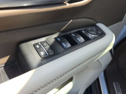 Used 2022 GMC Yukon Denali w/ Denali Premium Package AWD/4WD image 23