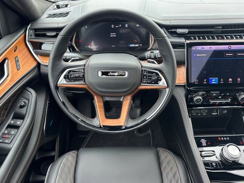 New 2025 Jeep Grand Cherokee Summit image 17