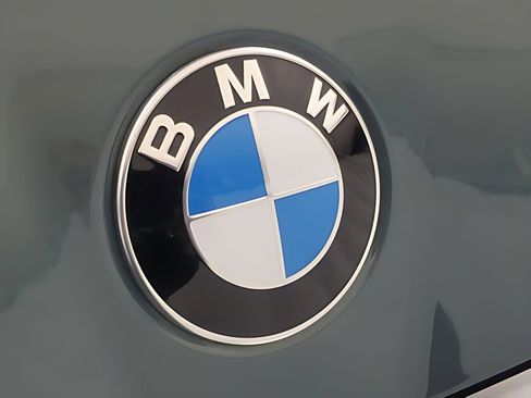 Used 2025 BMW 530i w/ Premium Package image 22