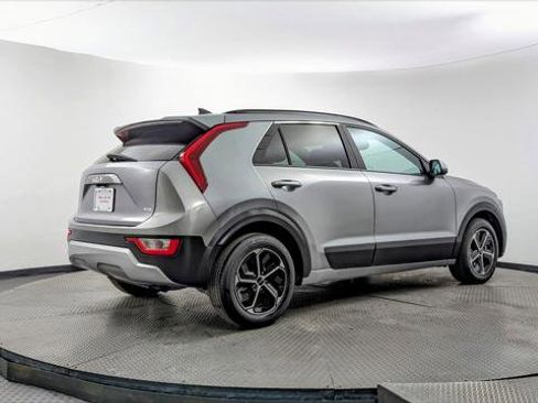 Used 2025 Kia Niro LX FWD image 8