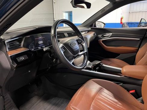 Used 2022 Audi e-tron Premium Plus w/ Premium Plus Package AWD/4WD image 21