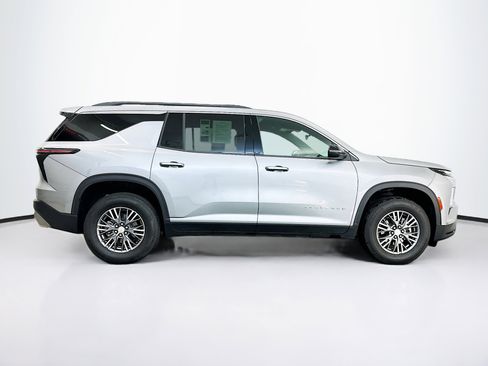 Used 2025 Chevrolet Traverse LT image 10