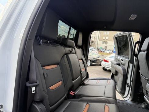 Used 2024 GMC Sierra 2500 AT4 w/ AT4 Premium Plus Package AWD/4WD image 17