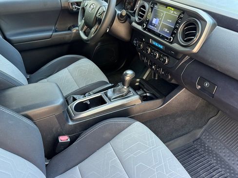 Used 2022 Toyota Tacoma TRD Sport w/ Technology Package AWD/4WD image 18
