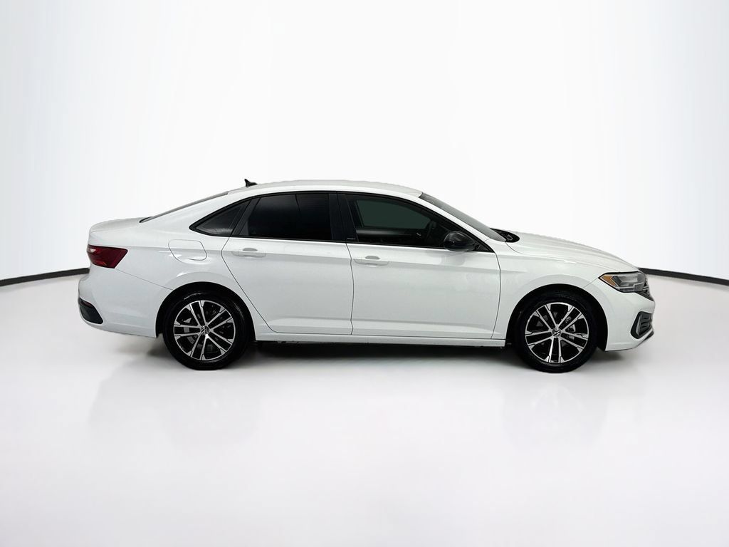 Used 2024 Volkswagen Jetta Sport FWD image 4