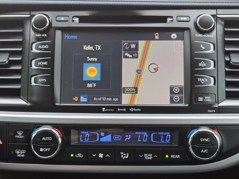 Used 2017 Toyota Highlander XLE FWD image 8