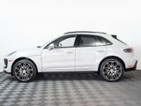 Certified 2022 Porsche Macan image 2