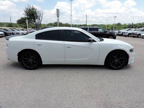 Used 2020 Dodge Charger SXT w/ Blacktop Package RWD image 4