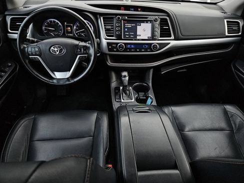 Used 2018 Toyota Highlander XLE FWD image 6