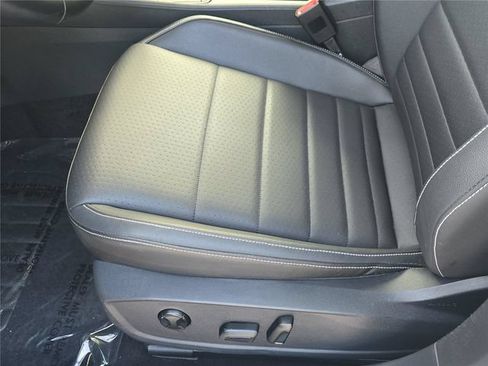 Used 2023 Volkswagen Jetta SE w/ Panoramic Sunroof Package FWD image 16