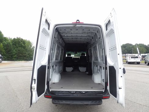 Used 2023 Mercedes-Benz Sprinter 2500 image 36