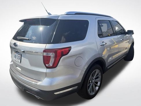 Used 2018 Ford Explorer Limited FWD image 3