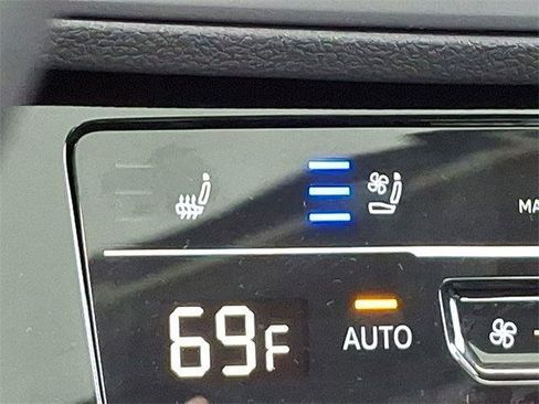 New 2025 Volkswagen Jetta SEL image 22