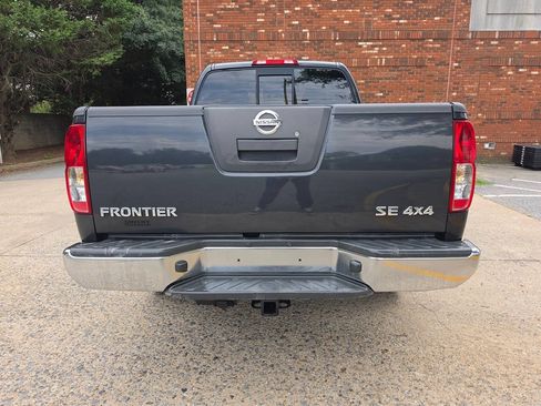 Used 2010 Nissan Frontier SE w/ SE Value Truck Pkg AWD/4WD image 4