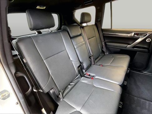 Used 2023 Lexus GX 460 Luxury w/ Accessory Package AWD/4WD image 17