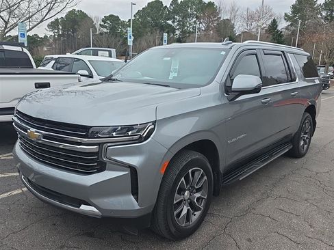 Used 2023 Chevrolet Suburban LT w/ Luxury Package image 5
