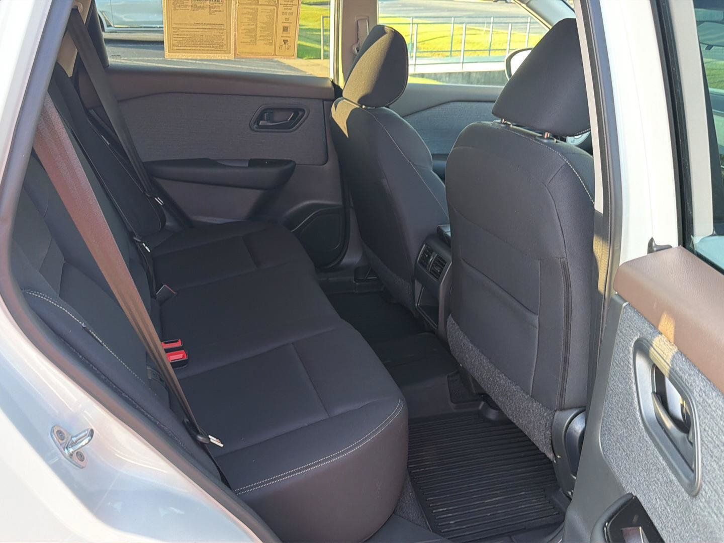 Used 2023 Nissan Rogue S FWD image 12