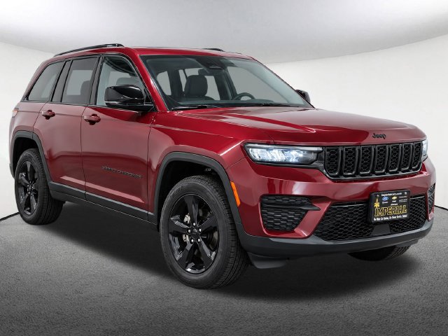 Used 2023 Jeep Grand Cherokee Altitude AWD/4WD image 2