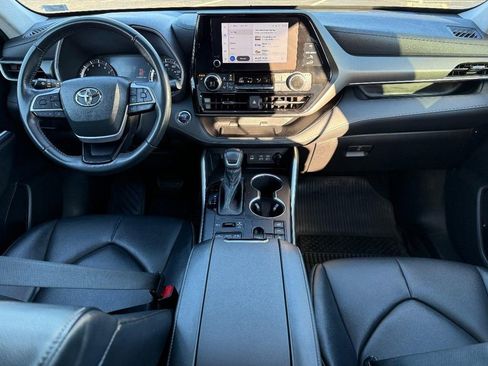 Certified 2023 Toyota Highlander XLE image 15