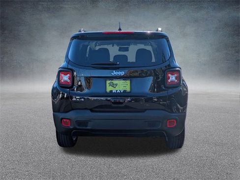 Certified 2023 Jeep Renegade Latitude w/ Premium Group image 5