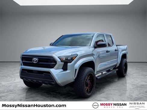 Used 2024 Toyota Tacoma SR w/ SR Upgrade Package AWD/4WD image 4