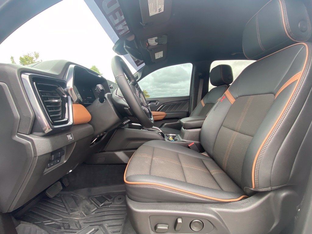Used 2025 GMC Canyon AT4 AWD/4WD image 15