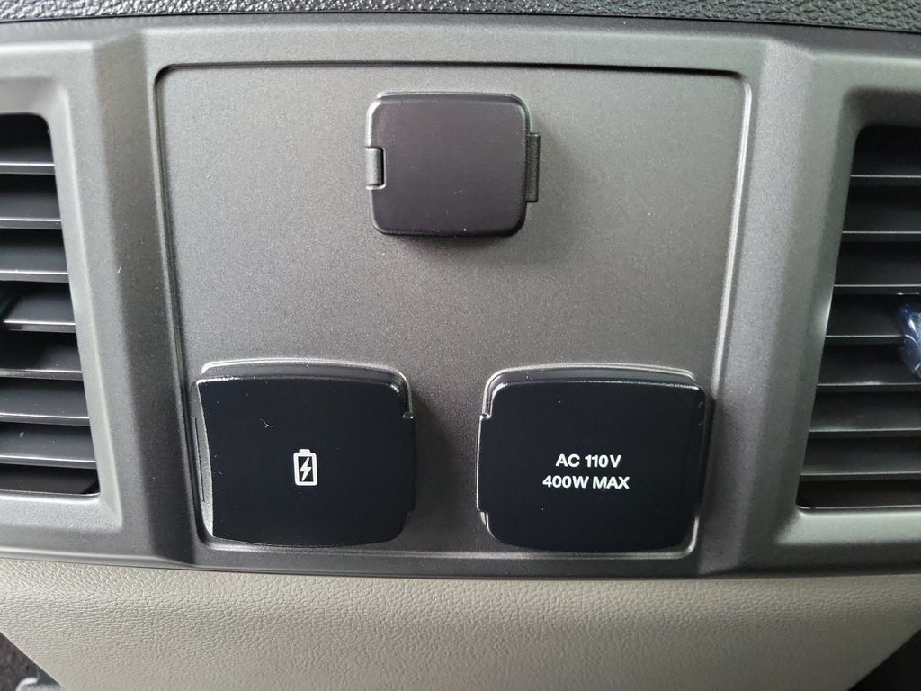 Certified 2019 Ford F150 XLT w/ Equipment Group 302A Luxury AWD/4WD image 17