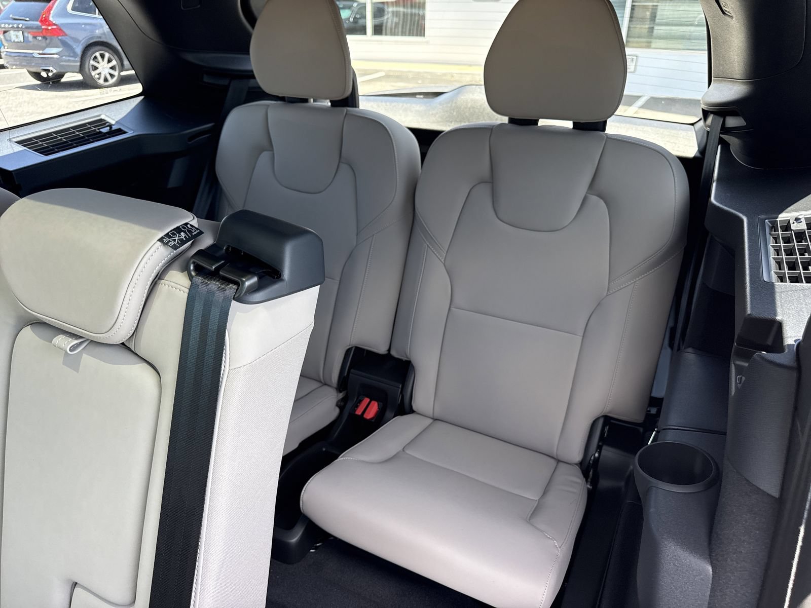 New 2026 Volvo XC90 T8 Plus w/ Protection Package Premier AWD/4WD image 15