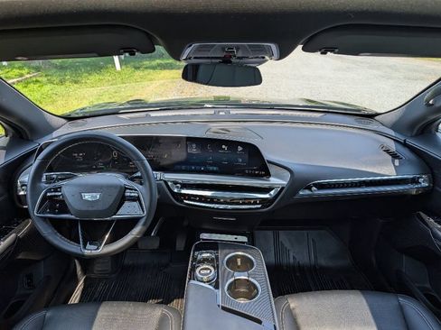 Used 2024 Cadillac Lyriq Luxury AWD/4WD image 32