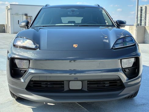 New 2026 Porsche Macan 4 Electric image 7