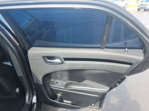 Used 2018 Chrysler 300 S image 12