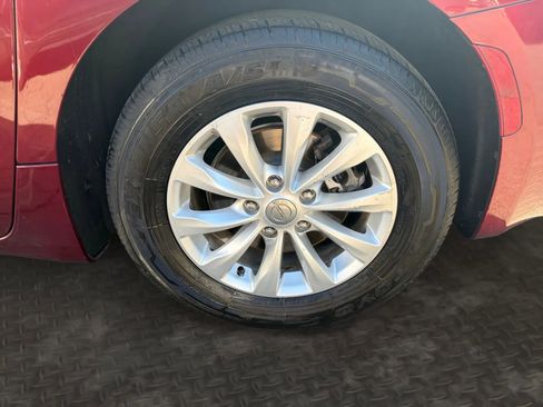 Used 2017 Chrysler Pacifica Touring-L FWD image 36