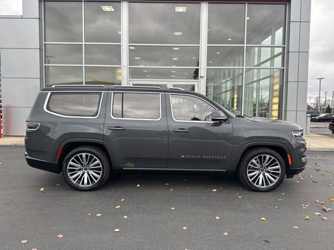 Used 2022 Jeep Grand Wagoneer Series III w/ Flexible Seating Group image 18