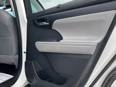 Used 2021 Toyota Highlander XLE image 56