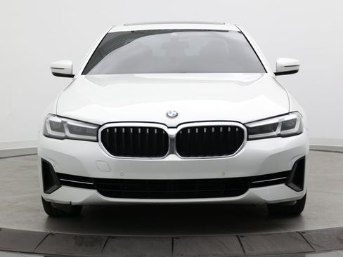 Used 2021 BMW 540i w/ Premium Package RWD image 2