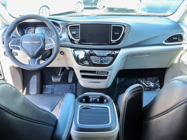 Used 2024 Chrysler Pacifica Limited FWD image 26