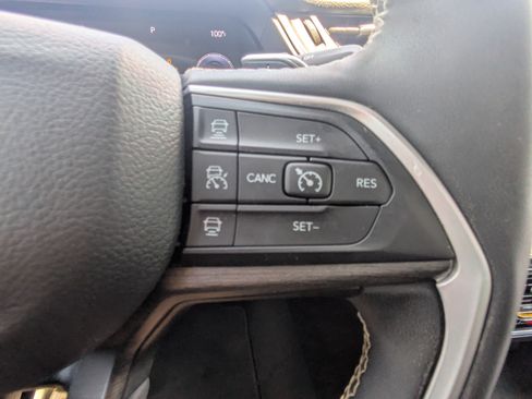 Used 2023 Jeep Grand Cherokee L Limited w/ Luxury Tech Group II AWD/4WD image 28