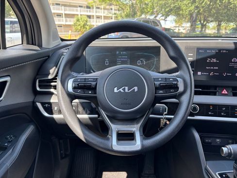 Used 2025 Kia Sportage LX FWD image 27