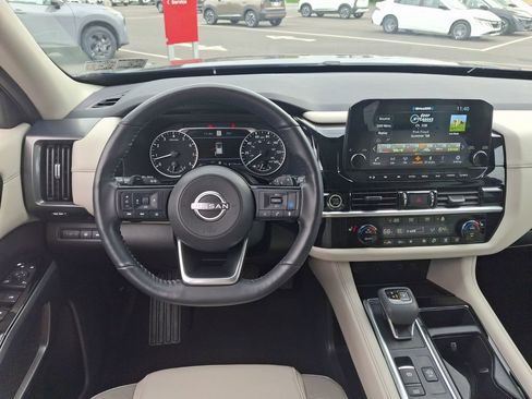 Used 2024 Nissan Pathfinder SL w/ Black Appearance Package AWD/4WD image 13